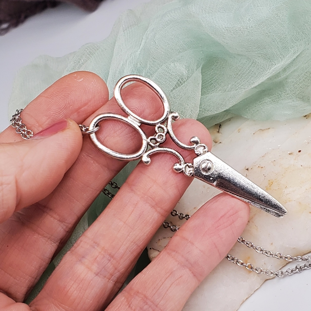❤️ Gift for Hairdresser Scissors Pendant Hypoallergic Chain Necklace - Picture 4 of 8